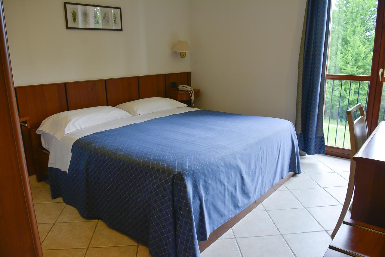 Tenuta Larenzania Dogliani Buitenkant foto